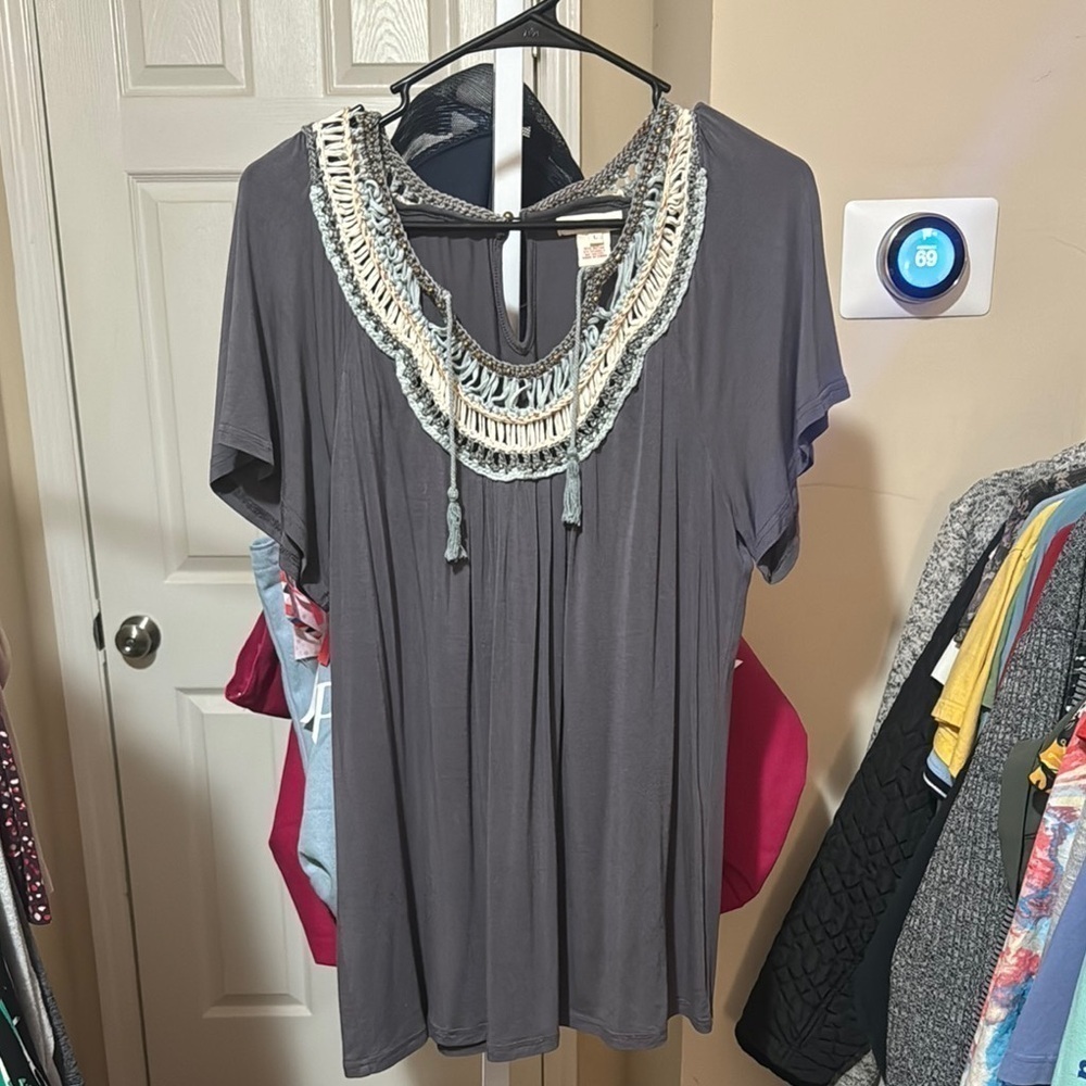 Sundance Gray Embroidered Short Sleeve Top